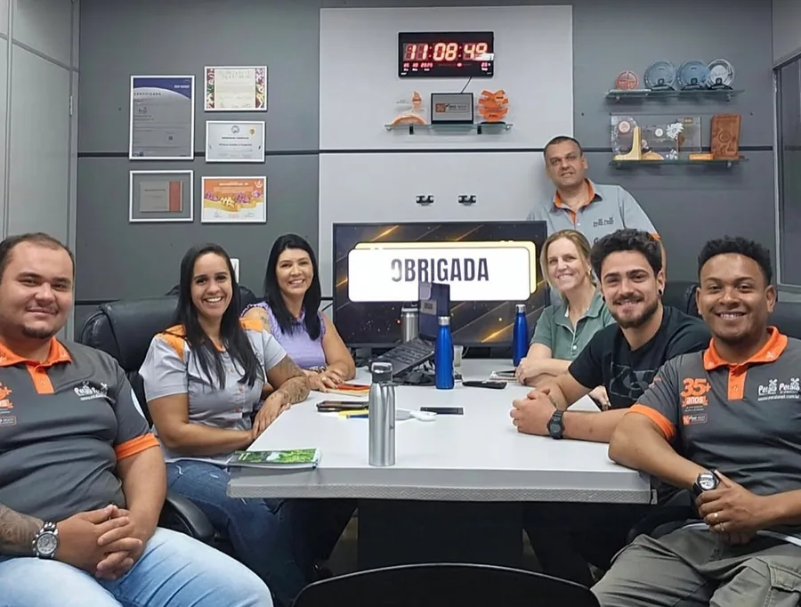 Equipe da Pétala em reunião operacional de compra e atendimento