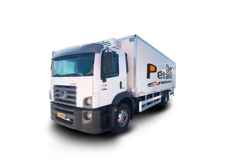VW 17-280 Toco da frota P&eacute;tala Express com ba&uacute; refrigerado